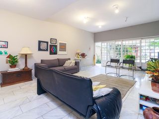Comprar casa com 3 suítes e 3 quartos.