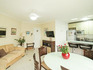 Venda de apartamento mobiliado na Vila Leopoldina com 2 quartos e piscina no condomínio.
