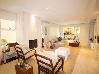 Venda de casa em condomínio no Brooklin com 4 quartos, quintal e varanda gourmet.