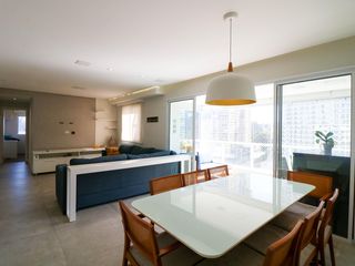 Comprar apartamento no Jardim das Acacias com 3 suítes, closet e piscina no condomínio.