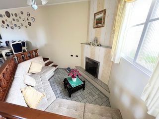 Casa no Parque Peruche com 3 quartos, varanda e permite animais. Ideal para compra.