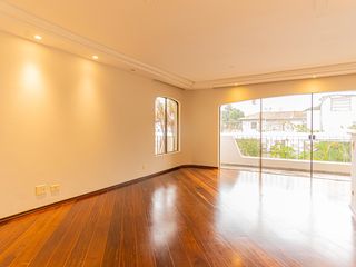Apartamento mobiliado com 3 quartos, varanda e quintal. Piscina e academia no condomínio. Ideal para comprar. — foto 2
