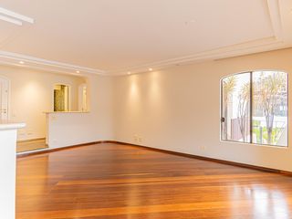 Apartamento mobiliado com 3 quartos, varanda e quintal. Piscina e academia no condomínio. Ideal para comprar. — foto 4