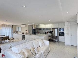 Venda de apartamento mobiliado em Campo Belo com piscina, varanda gourmet e churrasqueira.