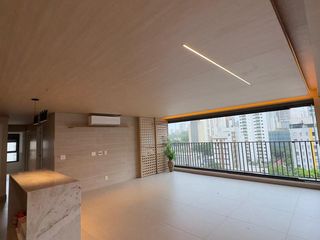 Venda de apartamento com 3 suítes, varanda gourmet e churrasqueira no condomínio.