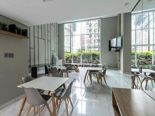 Apartamento mobiliado na Pompeia com 4 quartos, varanda e animais permitidos. Excelente compra!