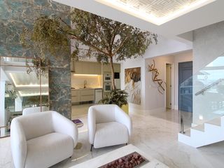 Apartamento mobiliado para comprar em Vila Andrade, 4 suítes, varanda, piscina, academia e churrasqueira.