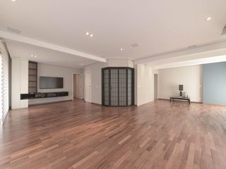 Comprar apartamento com varanda, quintal, 2 quartos e academia no condomínio.