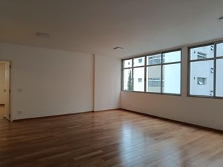 Comprar apartamento no Jardim Paulista com 3 quartos.
