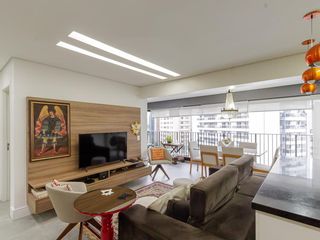 Compra apartamento mobiliado na Vila Olímpia, 2 quartos, academia no condomínio.