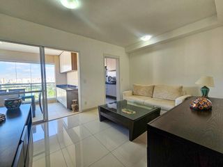 Venda de apartamento mobiliado no Itaim Bibi, 3 quartos, varanda e piscina no condomínio.
