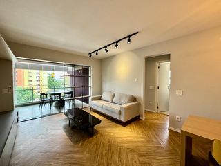 Apartamento mobiliado em Pinheiros com 2 quartos, 1 suíte e varanda. Ideal para compra.