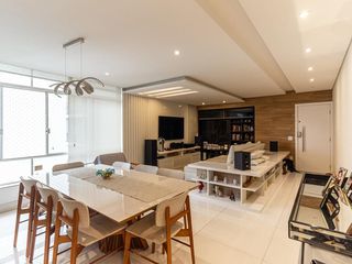 Apartamento mobiliado, 3 quartos, disponível para comprar.