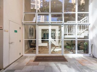 Comprar apartamento mobiliado na Vila Olímpia com 2 quartos, quintal e varanda. — foto 4