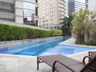 Comprar apartamento mobiliado na Vila Olímpia com 2 quartos, quintal e varanda. — foto 2