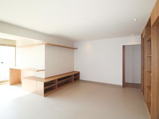 Venda de apartamento em Indianópolis com 2 quartos.