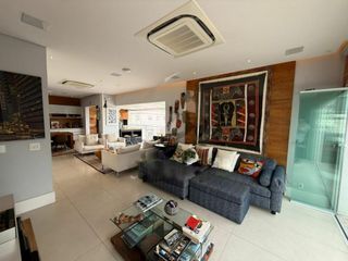 Comprar apartamento mobiliado com 4 quartos, varanda, quintal, piscina e churrasqueira no condomínio.