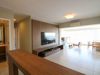 Comprar apartamento mobiliado no Brooklin com 3 suítes, academia e piscina no condomínio.