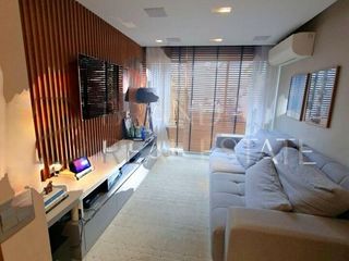 Apartamento mobiliado com 3 quartos, varanda e piscina. Ideal para comprar e aceitar animais.