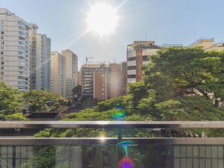 Venda de apartamento mobiliado com 2 quartos e churrasqueira no condomínio.