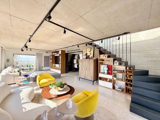 Comprar apartamento mobiliado com 4 quartos, academia no condomínio e aceita pets.