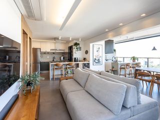 Comprar apartamento com 3 quartos, 2 suítes, varanda e piscina no condomínio. Animais permitidos.
