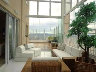Comprar apartamento mobiliado com 4 quartos, varanda gourmet, academia e piscina no condomínio.