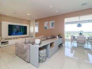 Venda de apartamento em Campo Belo, 2 quartos, varanda, closet, piscina, academia e churrasqueira.