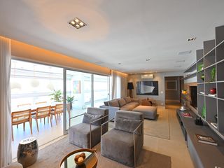 Apartamento mobiliado na Vila Mariana com 3 suítes, varanda e academia no condomínio. Ideal para comprar.