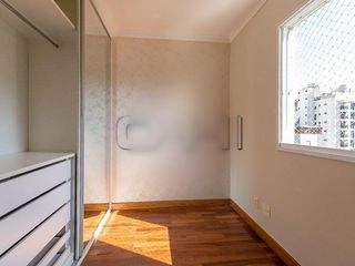 Apartamento mobiliado com 2 quartos, 1 suíte, varanda e churrasqueira. Ideal para compra. — foto 4