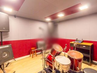 Apartamento mobiliado com 2 quartos, 1 suíte, varanda e churrasqueira. Ideal para compra. — foto 2