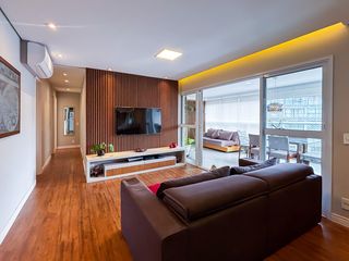 Comprar apartamento em Pinheiros com 3 quartos e varanda gourmet.