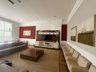 Comprar apartamento mobiliado na Vila Mariana com 3 quartos, varanda e piscina no condomínio.