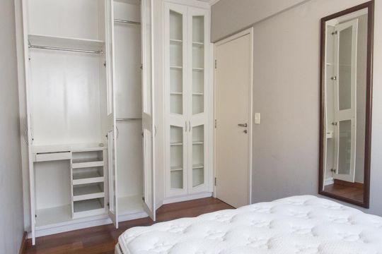 Compra apartamento mobiliado na Bela Vista com 3 quartos, churrasqueira e piscina no condomínio. — Quarto II