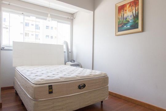 Compra apartamento mobiliado na Bela Vista com 3 quartos, churrasqueira e piscina no condomínio. — Quarto II