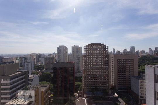 Compra apartamento mobiliado na Bela Vista com 3 quartos, churrasqueira e piscina no condomínio. — Vista