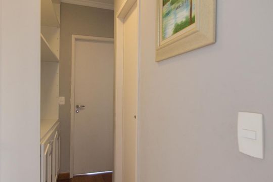 Compra apartamento mobiliado na Bela Vista com 3 quartos, churrasqueira e piscina no condomínio. — Corredor