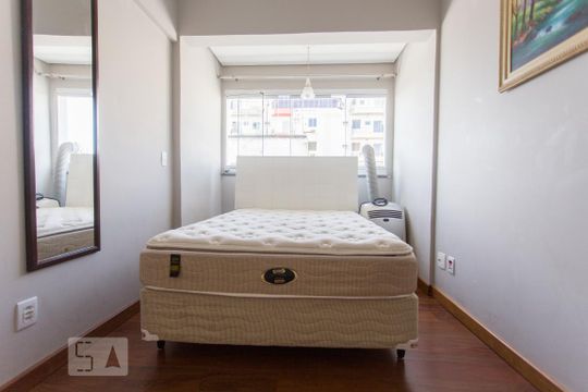 Compra apartamento mobiliado na Bela Vista com 3 quartos, churrasqueira e piscina no condomínio. — Quarto II