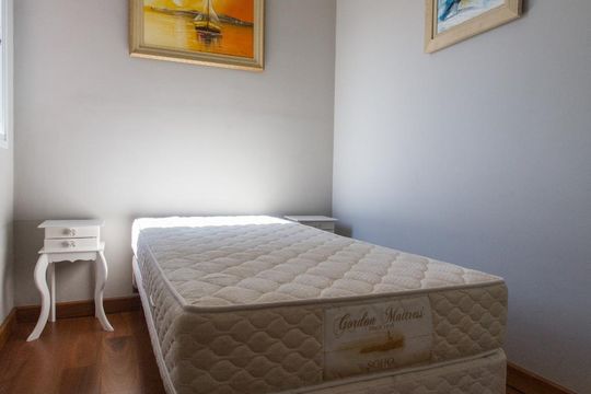 Compra apartamento mobiliado na Bela Vista com 3 quartos, churrasqueira e piscina no condomínio. — Quarto I