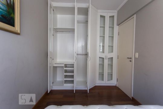 Compra apartamento mobiliado na Bela Vista com 3 quartos, churrasqueira e piscina no condomínio. — Quarto II