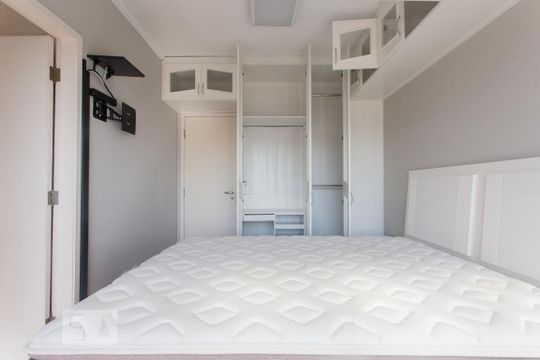 Compra apartamento mobiliado na Bela Vista com 3 quartos, churrasqueira e piscina no condomínio. — Suíte