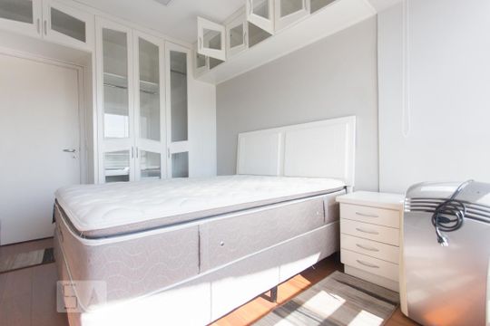 Compra apartamento mobiliado na Bela Vista com 3 quartos, churrasqueira e piscina no condomínio. — Suíte