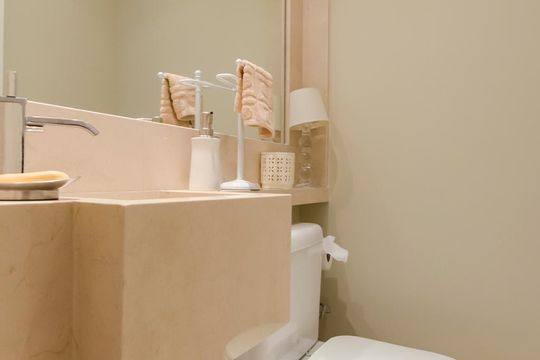 Comprar apartamento no Parque Colonial com 3 quartos, churrasqueira e piscina no condomínio. — Lavabo