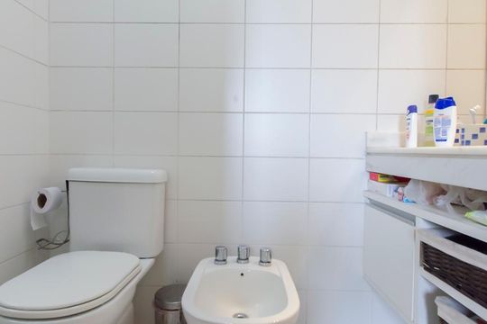 Comprar apartamento no Parque Colonial com 3 quartos, churrasqueira e piscina no condomínio. — Banheiro da suíte