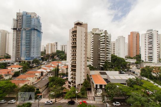 Comprar apartamento no Parque Colonial com 3 quartos, churrasqueira e piscina no condomínio. — Vista da varanda