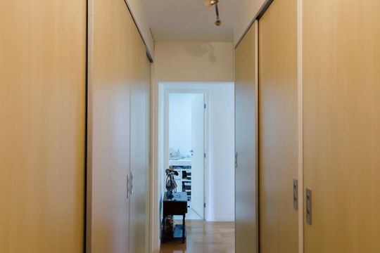 Comprar apartamento no Parque Colonial com 3 quartos, churrasqueira e piscina no condomínio. — Corredor
