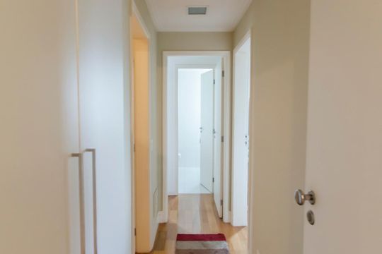 Comprar apartamento no Parque Colonial com 3 quartos, churrasqueira e piscina no condomínio. — Corredor