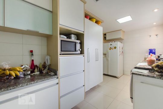 Comprar apartamento no Parque Colonial com 3 quartos, churrasqueira e piscina no condomínio. — Cozinha