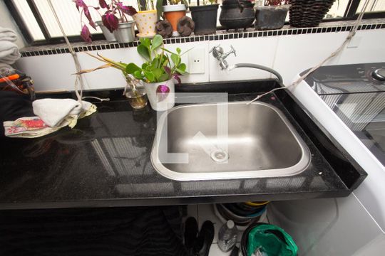 Apartamento no Itaim Bibi com 4 quartos, varanda e piscina. Excelente compra! — Área de Serviço