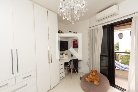 Apartamento no Itaim Bibi com 4 quartos, varanda e piscina. Excelente compra! — Quarto